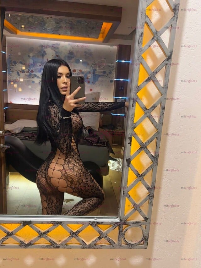 FOTOS DE SEXY MUJER TRANS CALIENTE CON GANAS DE DARNOS PLACER