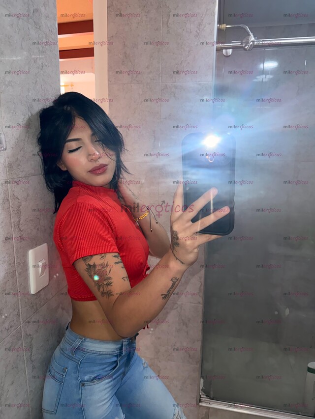FOTOS DE LUNA, JOVEN COMPLACIENTE ESTRECHITA LLENA DE MUCHA PASIÓN Y LUJURIA