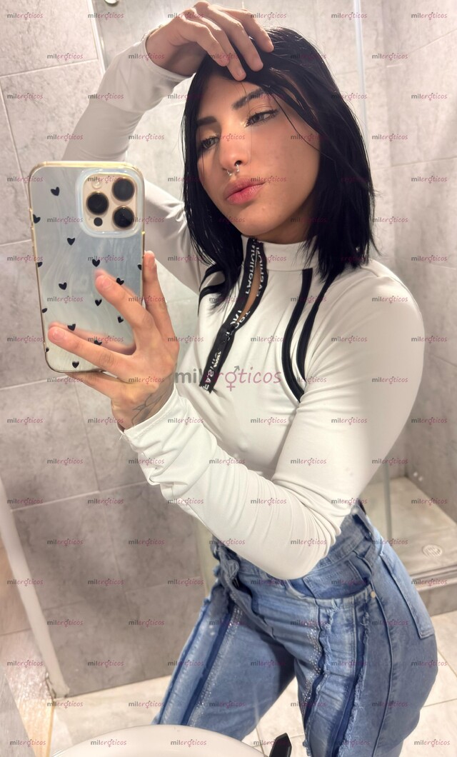 FOTOS DE LUNA, JOVEN COMPLACIENTE ESTRECHITA LLENA DE MUCHA PASIÓN Y LUJURIA