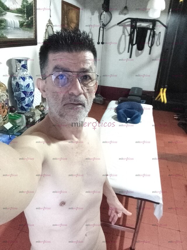 FOTOS DE MASAJISTA Y DEPILADOR PROFESIONAL DIDO LOPEZ PASIVO 62 AÑOS EN MEDELLIN COLOMBIA