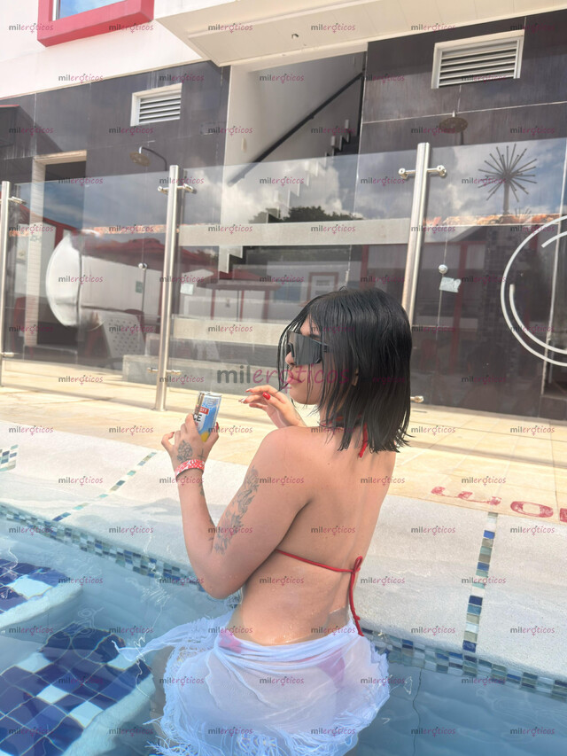 FOTOS DE LUNA, JOVEN COMPLACIENTE ESTRECHITA LLENA DE MUCHA PASIÓN Y LUJURIA