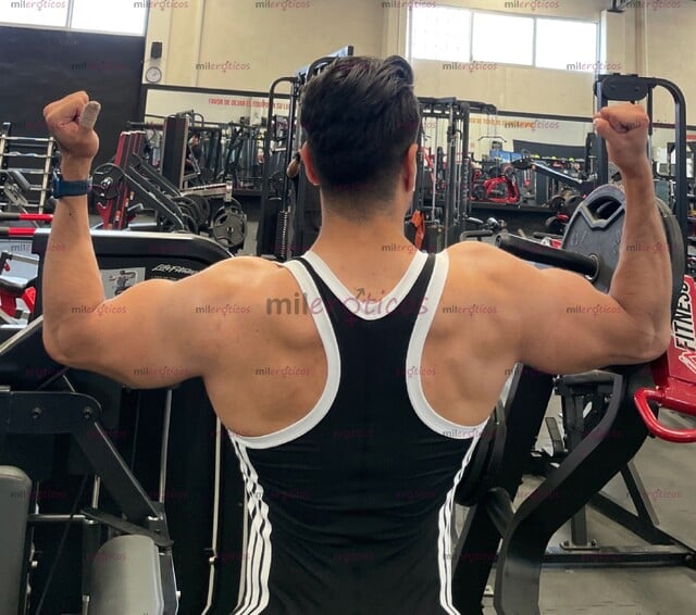 FOTOS DE MACHO DE GYM NALGÓN, PIERNON Y PITUDO 22CM FIRMES PARA QUE TE SUBAS Y DISFRUTES