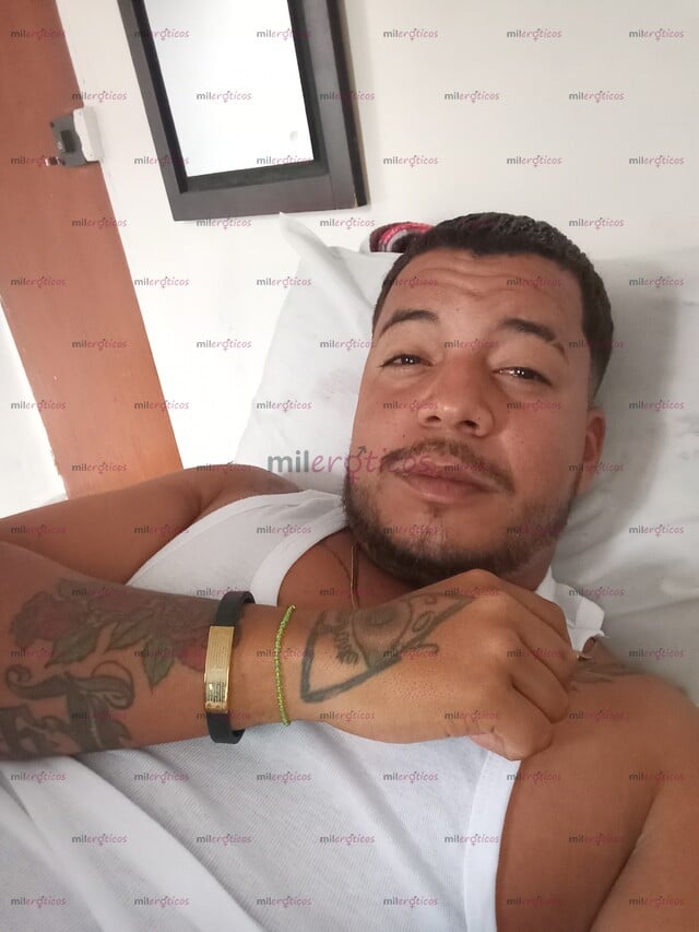 FOTOS DE BRUNO MORENO DOTADO SEXI CON TATUAJES DOTADO LISTO PARA COMPLACERTE
