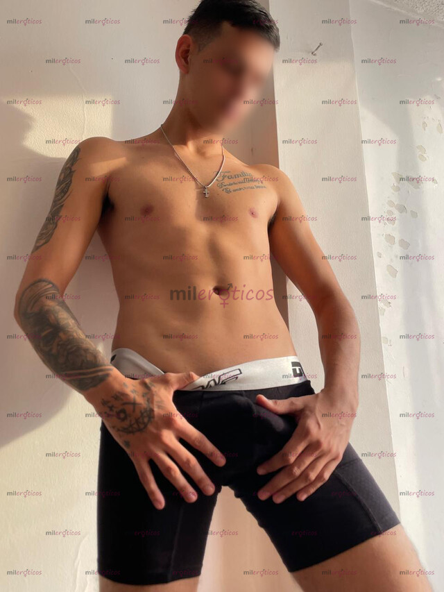 FOTOS DE FASCINANTE Y JOVEN GIGOLO VIP DE 22 AÑOS!!...