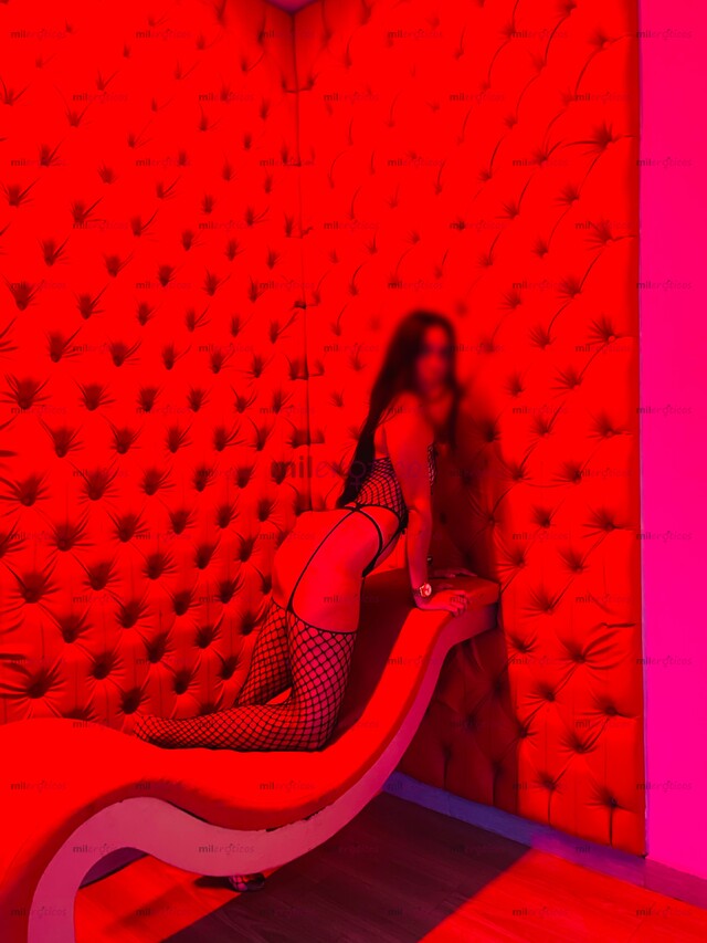 FOTOS DE DIOSA ARDIENTE Y SOFISTICADA: DELICADA EN APARIENCIA, SALVAJEMENTE DOMINANTE EN