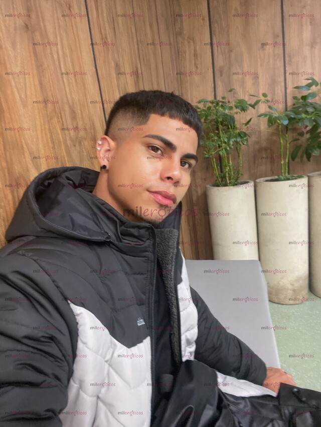 FOTOS DE SOY DANIEL UN CHICO VERSÁTIL CACHONDO DISPUESTO A CUMPLIR TUS FANTASÍAS