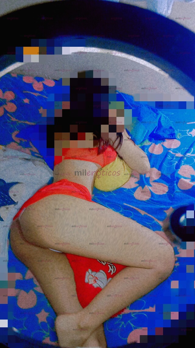 FOTOS DE DELICIOSA FLAKA ESPERÁNDOTE MOJADITA PARA TI