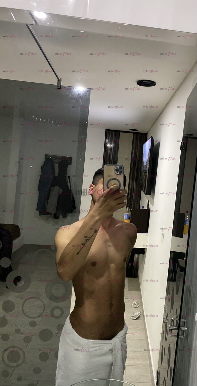 FOTOS DE SOY DANIEL UN CHICO VERSÁTIL CACHONDO DISPUESTO A CUMPLIR TUS FANTASÍAS