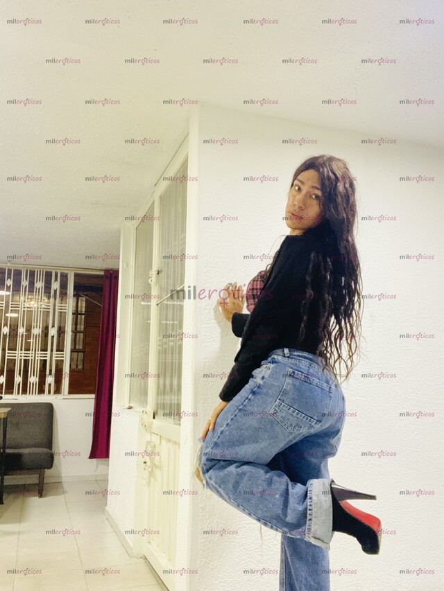 FOTOS DE HOLA SOY ANTHONELLA DE PASO POR TU CIUDAD