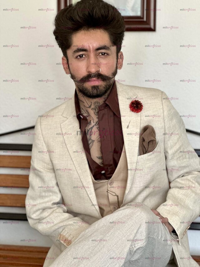 FOTOS DE EL CHICO DEL BIGOTE COMPLACIENTE PARA TI