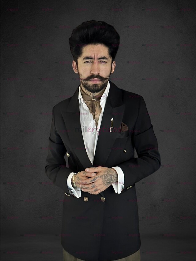 FOTOS DE EL CHICO DEL BIGOTE COMPLACIENTE PARA TI