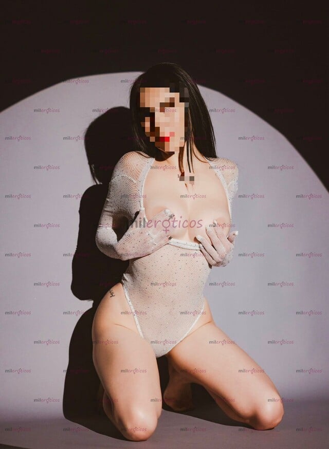 FOTOS DE BELLA Y SEXI BLANCA DE CUERPECITO ESBELTO Y CINTURITA
