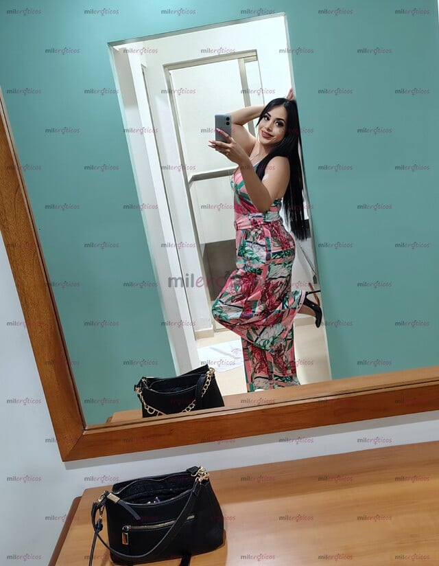 FOTOS DE FEMENINA TRANSEXUAL. ESBELTA CUERPO NATURAL HIGIENECA