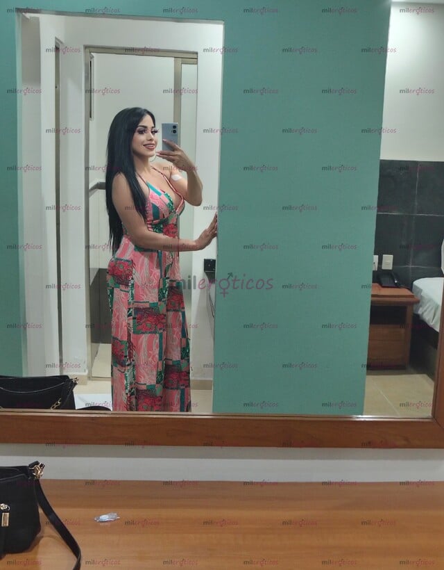 FOTOS DE FEMENINA TRANSEXUAL. ESBELTA CUERPO NATURAL HIGIENECA