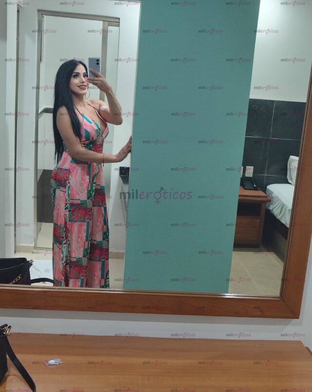 FOTOS DE FEMENINA TRANSEXUAL. ESBELTA CUERPO NATURAL HIGIENECA