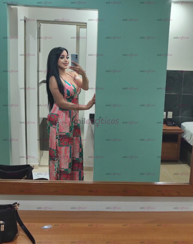 FOTOS DE FEMENINA TRANSEXUAL. ESBELTA CUERPO NATURAL HIGIENECA