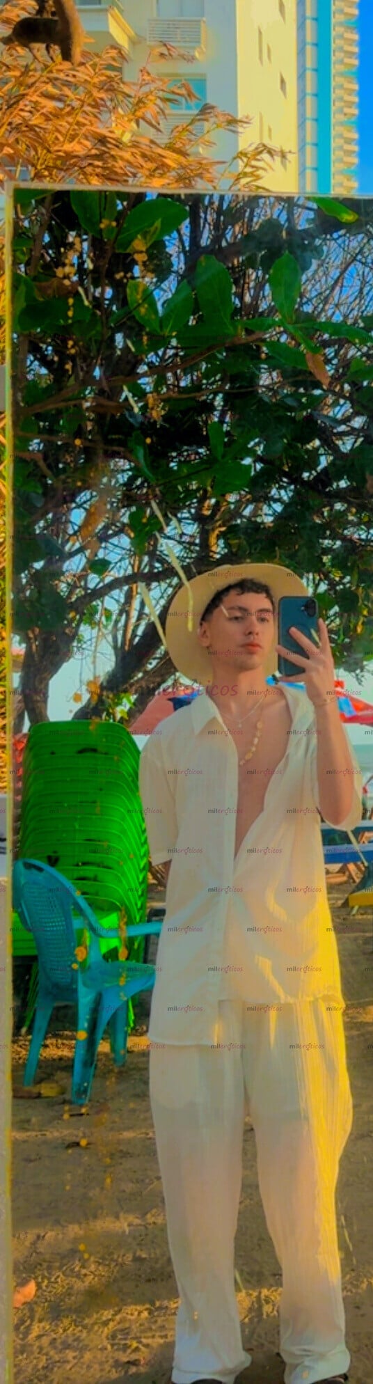 FOTOS DE CHICO DIVERTIDO MORBOSO MENTE ABIERTA VERSÁTIL DE PASO DE PROMOCIÓN