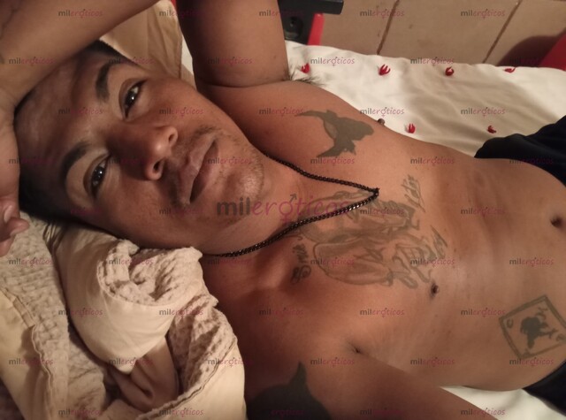 FOTOS DE MORENO JAROCHO CALIENTE Y COMPLACIENTE!!