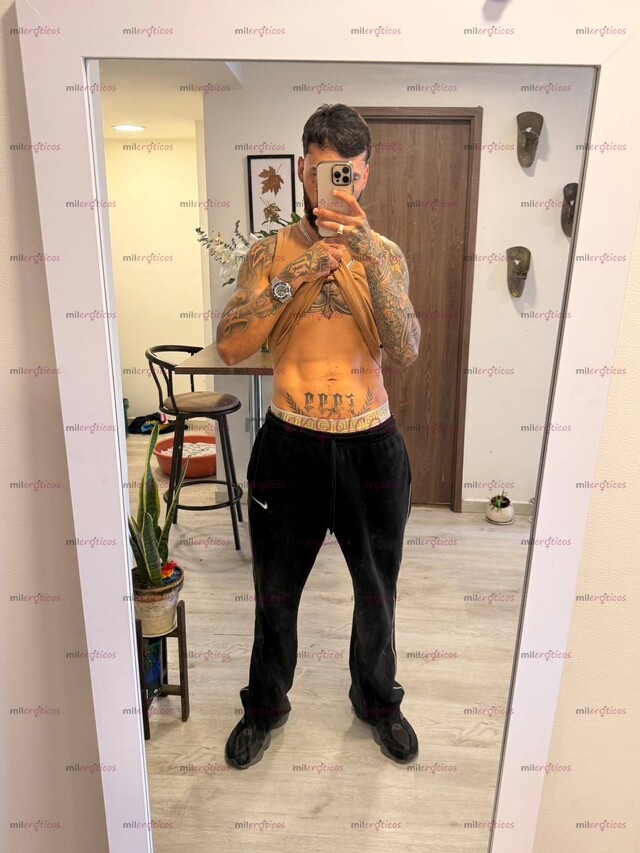 FOTOS DE HOLA, SOY CARLOS, UN JOVEN APASIONADO Y SOFISTICADO. SOY UN HOMBRE CARISMÁTICO