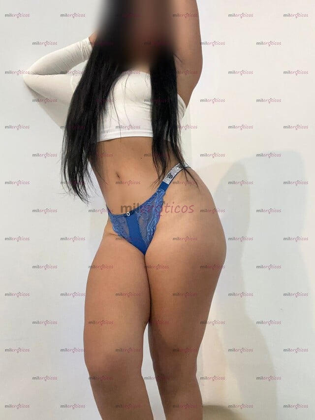 FOTOS DE DELICIOSA CHICA FITNESS CON UNAS PIERNAS SUPER RICAS