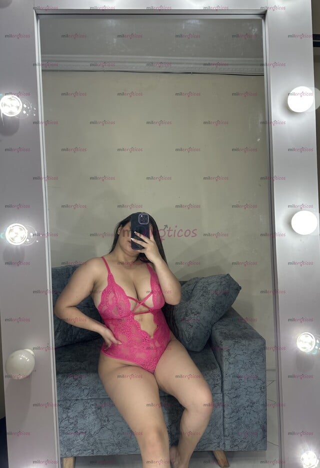 FOTOS DE NEW! LINDA MONA CABELLO LARGO DELICADA Y CON ENCANTADORA ACTITUD