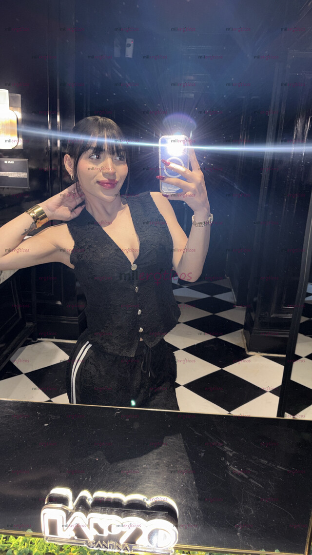 FOTOS DE PELINEGRA DELGADA CON UN CARAMELO DE 20 CM MÁNDAME MENSAJE Y CONOCELO