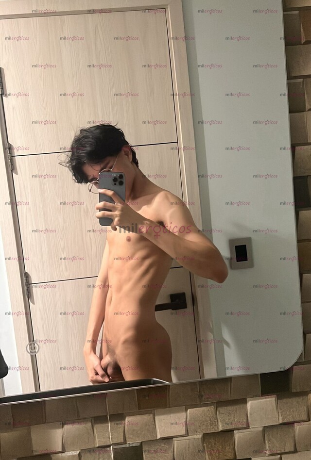 FOTOS DE JOVEN VERSÁTIL, UNIVERSITARIO, CURIOSO Y PARCHEADO EN BUSCA DE DIVERSIÓN