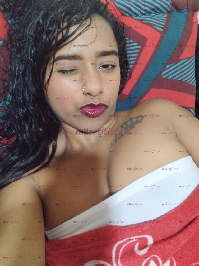 FOTOS DE MORENA SEXY Y ESTRECHA CON CUERPO NATURAL