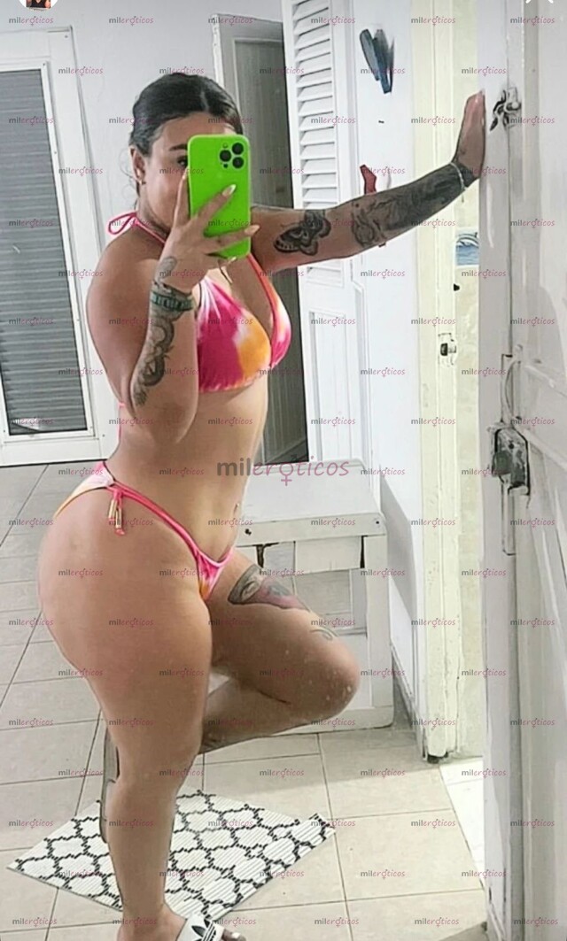 FOTOS DE CURVAS MARCADAS, MIRADA INTENSA Y UNA SONRISA QUE SEDUCE SIN ESFUERZO