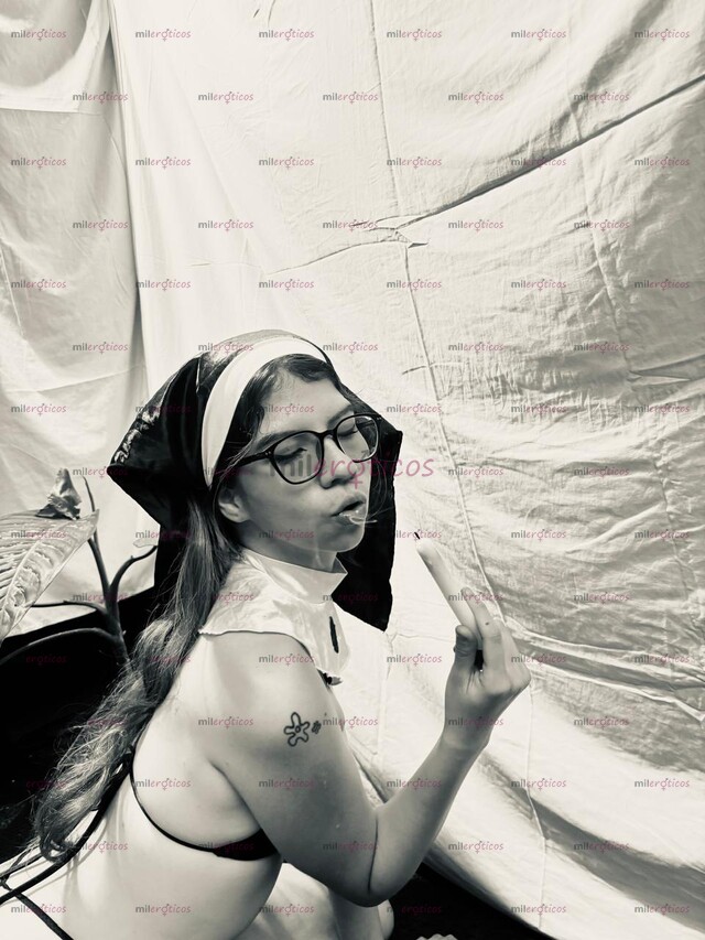 FOTOS DE FETICHISTA, MORBOSA Y TALLADITA, DELGADA FÁCIL DE CARGAR