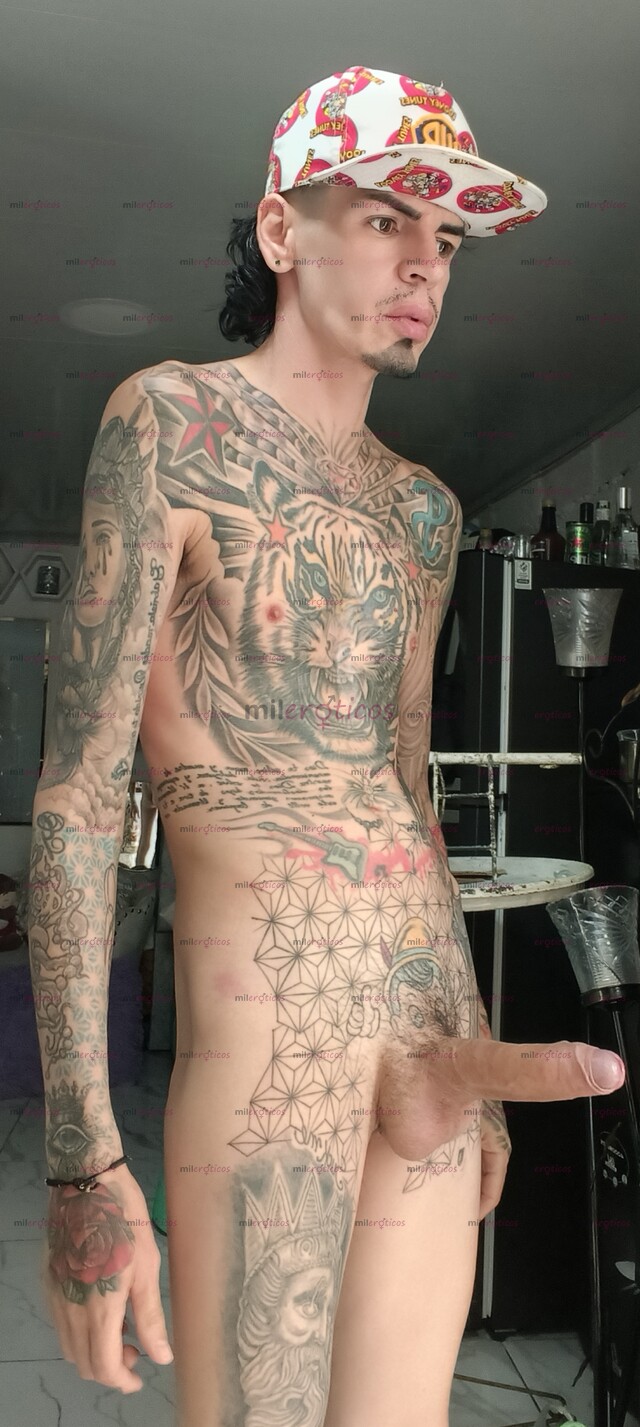 FOTOS DE FLACO ACTIVO MORBOSO TATUADO BLANCO CON SITIO