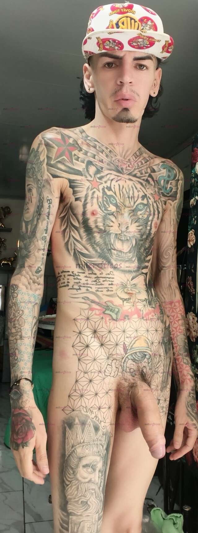 FOTOS DE FLACO ACTIVO BLANCO TATUADO MORBOSO CON SITIO