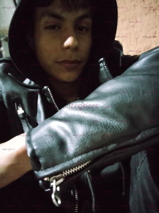FOTOS DE HOLA MI AMOR, SI QUIERES A UN JOVEN PARA COGER DURO, ESE SOY YO.