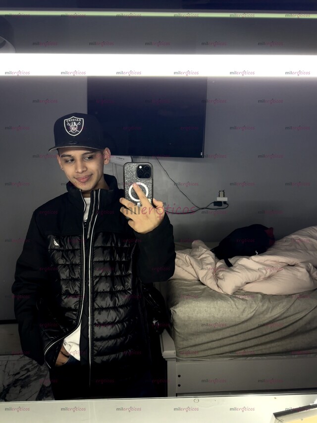 FOTOS DE QUÉ ONDA SOY CHARLY, SOY VERSÁTIL , DISCRETO Y PLACER AL MIL