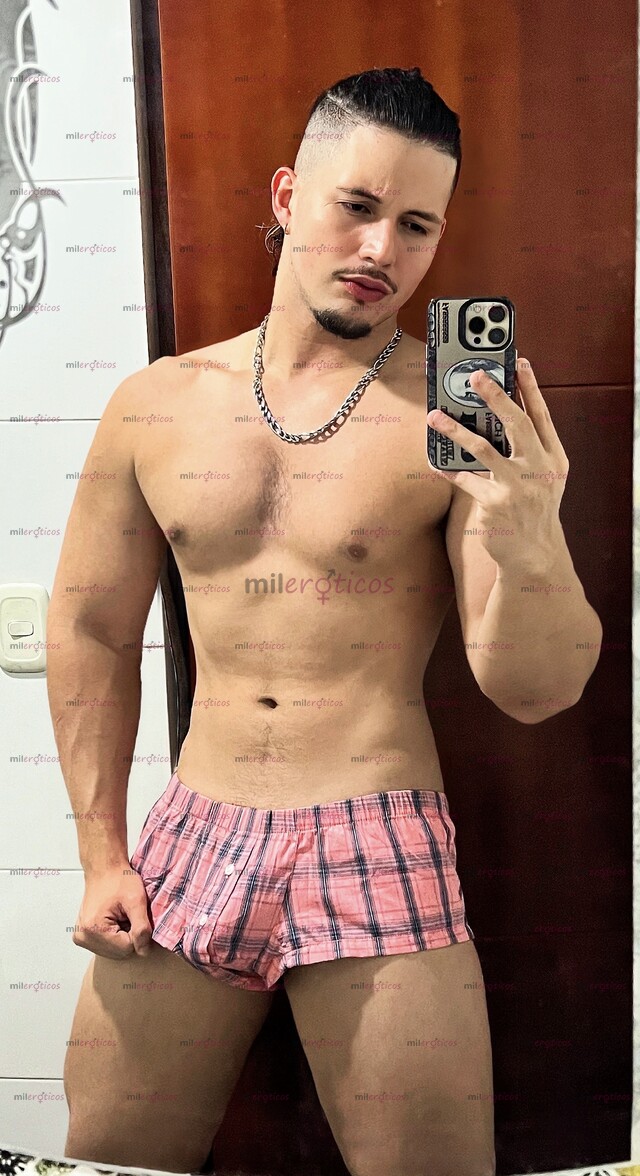 FOTOS DE CHICO JOVEN, MODELO, ACTIVO DOMINANTE DISCRETO