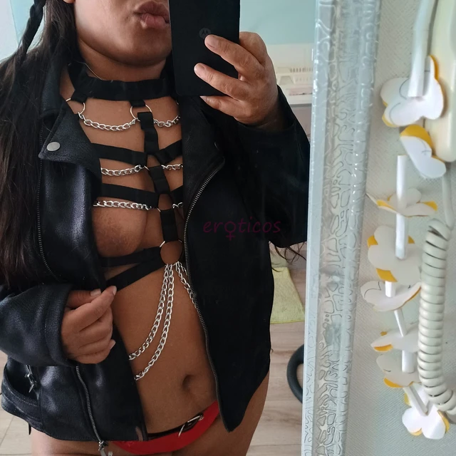 Hola soy valentina mor soy nueva en la ciudad con ganas de conocerte y pasar un momento rico contigo soy morena con curvas y cuerpo exotico para ti se...