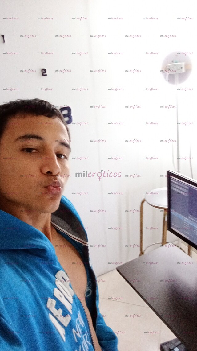 FOTOS DE CHICO SENCILLO Y HORMONAL CON GANAS DE SEXO SALVAJE