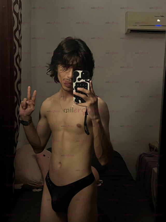FOTOS DE SOY UN CHICO TWINK CON GANAS DE COMPLACER NECESIDADES Y FETICHES O FANTASÍAS