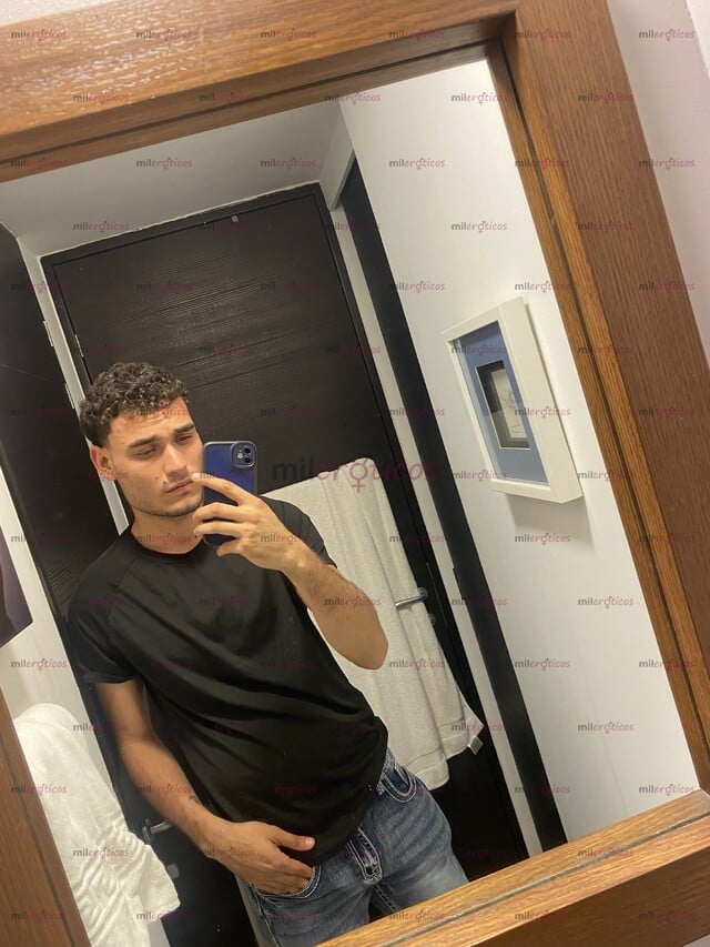 FOTOS DE JOVEN DE 22 AÑOS LISTO PARA COMPLACERTE Y LLENARTE DE COLAGENO