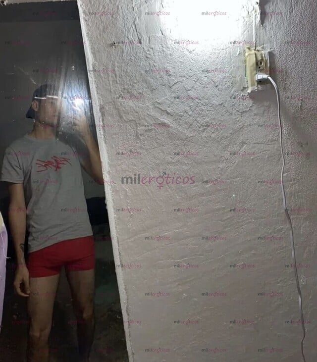 FOTOS DE JOVEN DE 22 AÑOS LISTO PARA COMPLACERTE Y LLENARTE DE COLAGENO
