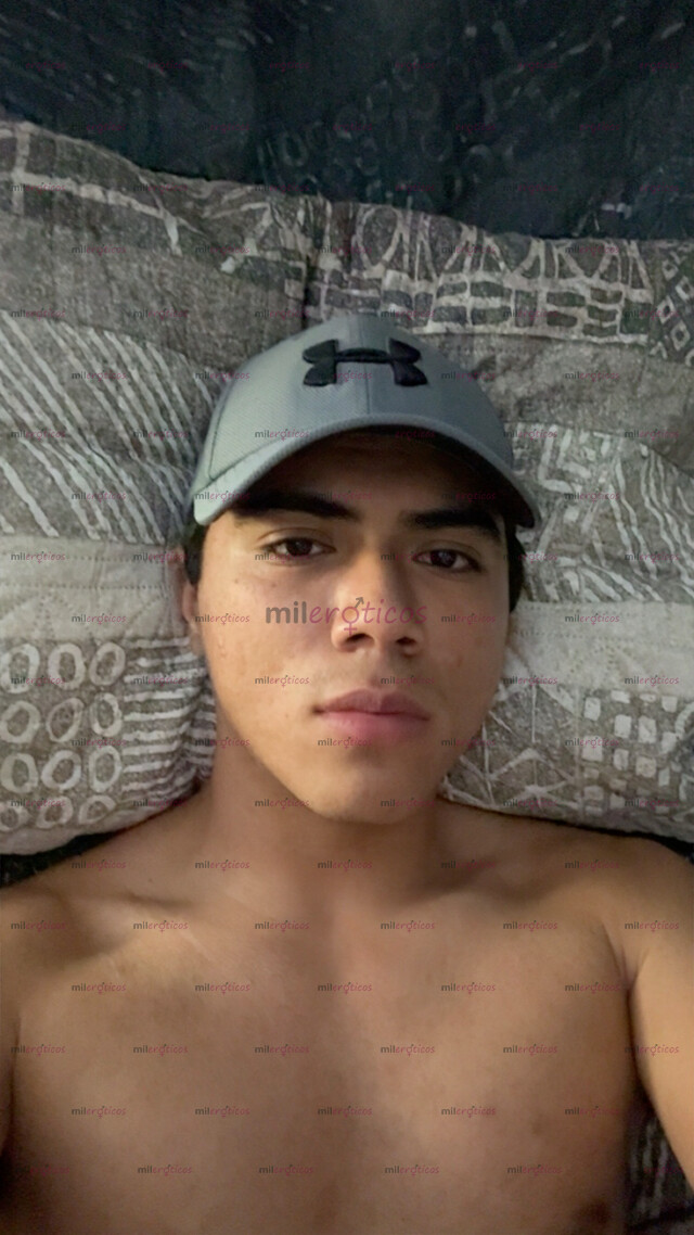 FOTOS DE CHICO UNIVERSITARIO COMPLACIENTE Y CARIÑOSO