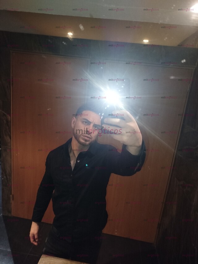 FOTOS DE GIGALO , HOMBRE HETEROSEXUAL (SCORT PARA DAMAS , BILINGUAL.