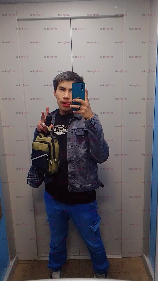 FOTOS DE CHICO TWINK DE 20 AÑOS, FLACO ACTIVO, DOTADO Y DOMINANTE!!