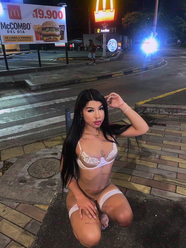 FOTOS DE TRÍO CON MI AMIGA LA TETONA Y CULONA TENEMOS APTO INDEPENDIENTE EN BUEN SITIO