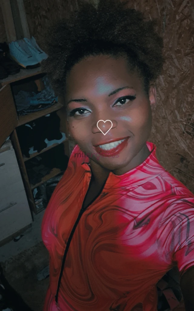 Soy una chica trans independiente apasionada y con clase me considero una mujer polifacetica que disfruta de una buena conversacion tanto como de un m...