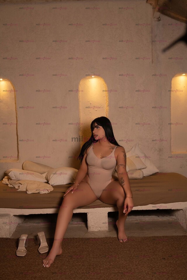 FOTOS DE DELICADA Y HERMOSA PELINEGRA MUY SENSUAL