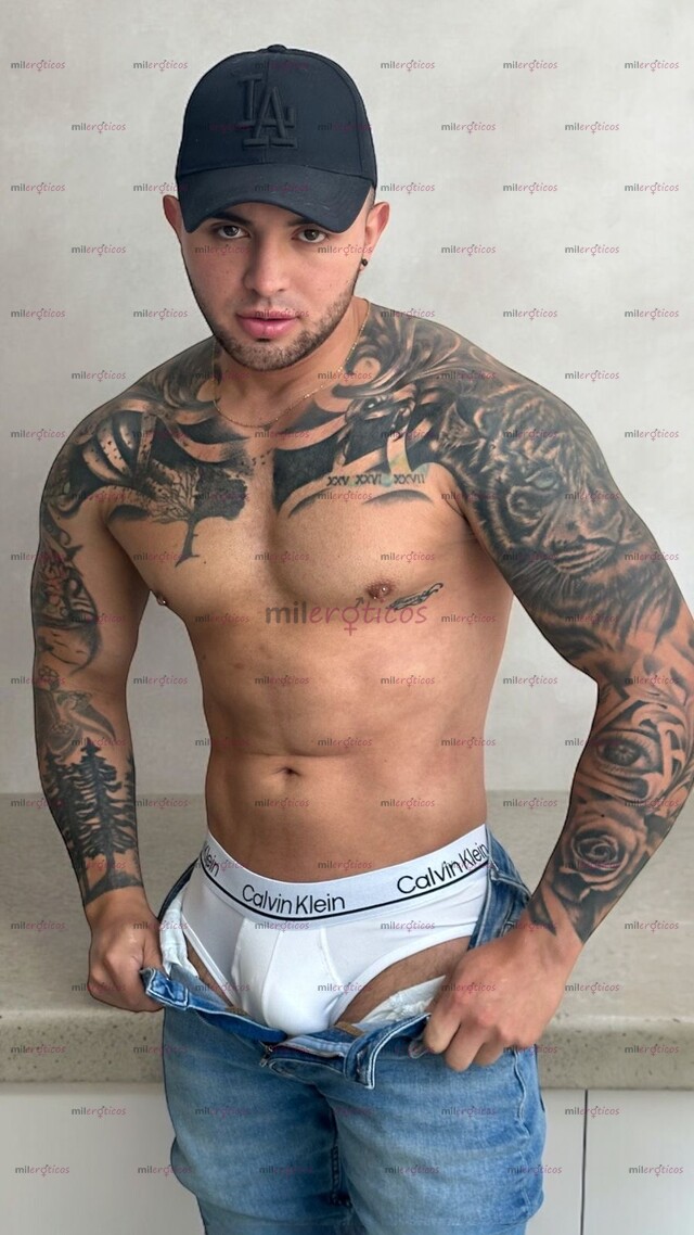 FOTOS DE MACHO TATUADO TONIFICADO XL CURVA COMPLACIENTE