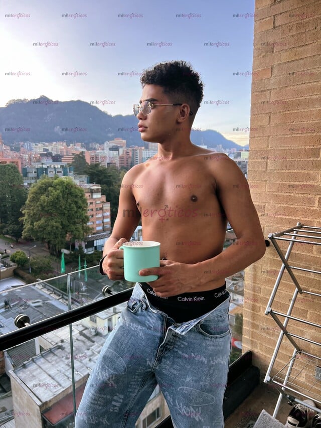 FOTOS DE HOMBRE ARDIENTE, GUAPO Y LISTO PARA CUMPLIR TUS DESEOS