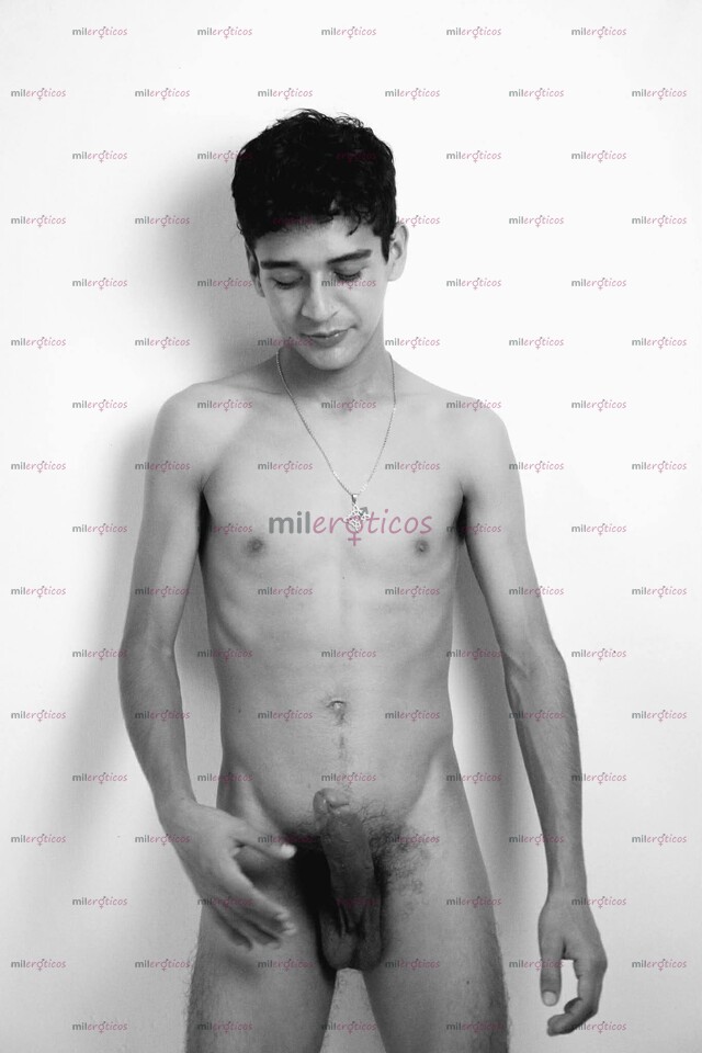 FOTOS DE TWINK DELGADO VERGON CON CULITO APRETADITO