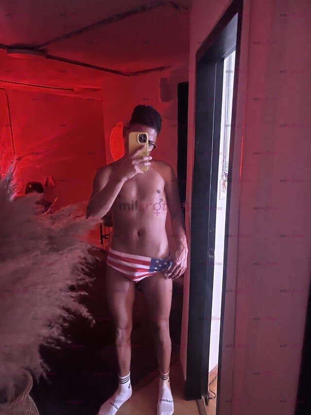 FOTOS DE HOMBRE ARDIENTE, GUAPO Y LISTO PARA CUMPLIR TUS DESEOS